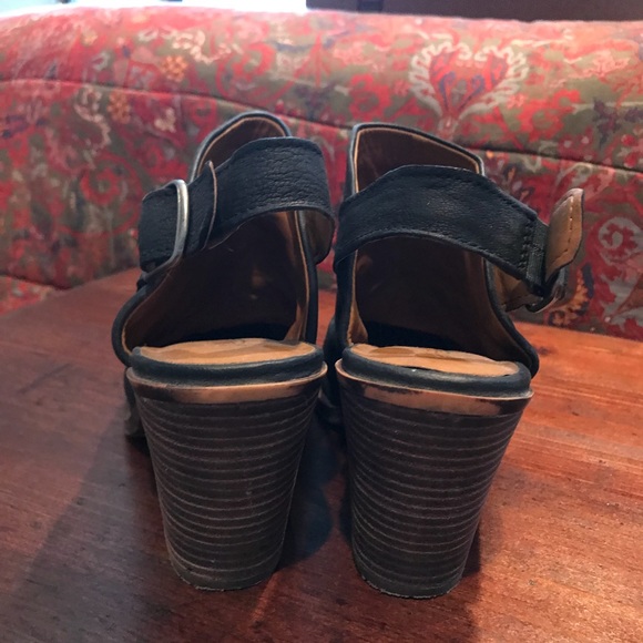 Lucky Brand navy blue ladies booties. - Picture 4 of 7